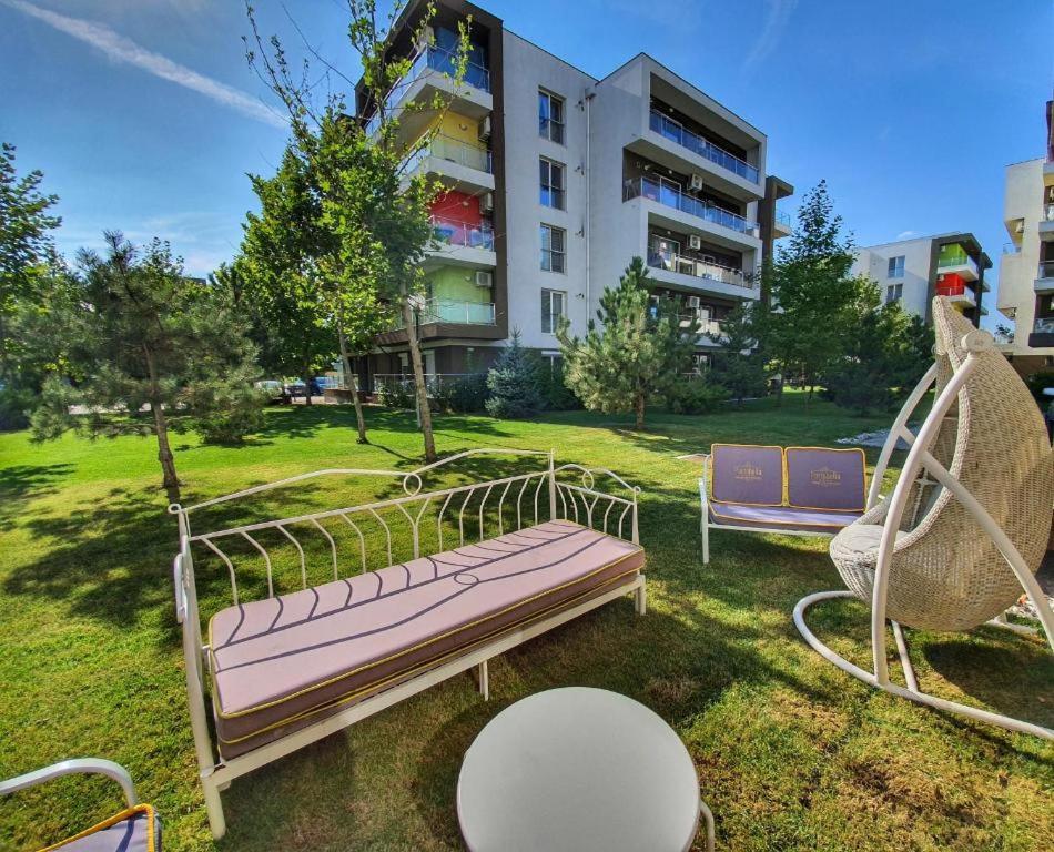 Beside Airport Appartement Otopeni Buitenkant foto